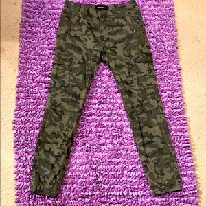 Cute camo pants!